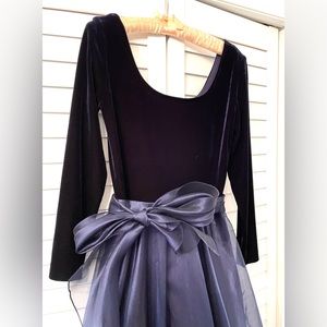 NEW* Navy Velvet & Tulle Gown/Maxi Length , Gorgeous dress* - Size 6